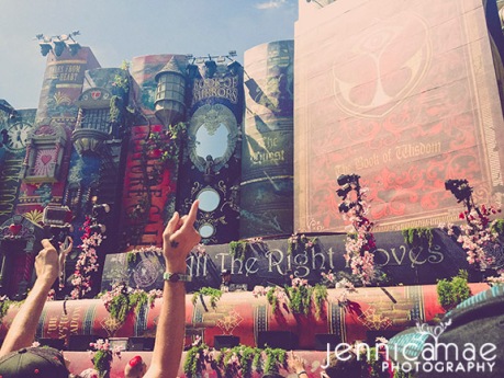 That main stage though! Straight out of a fairy tale.